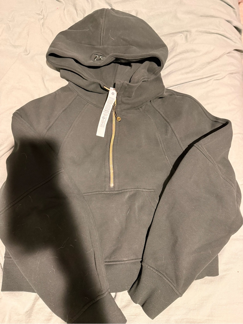 Lululemon scuba in green color